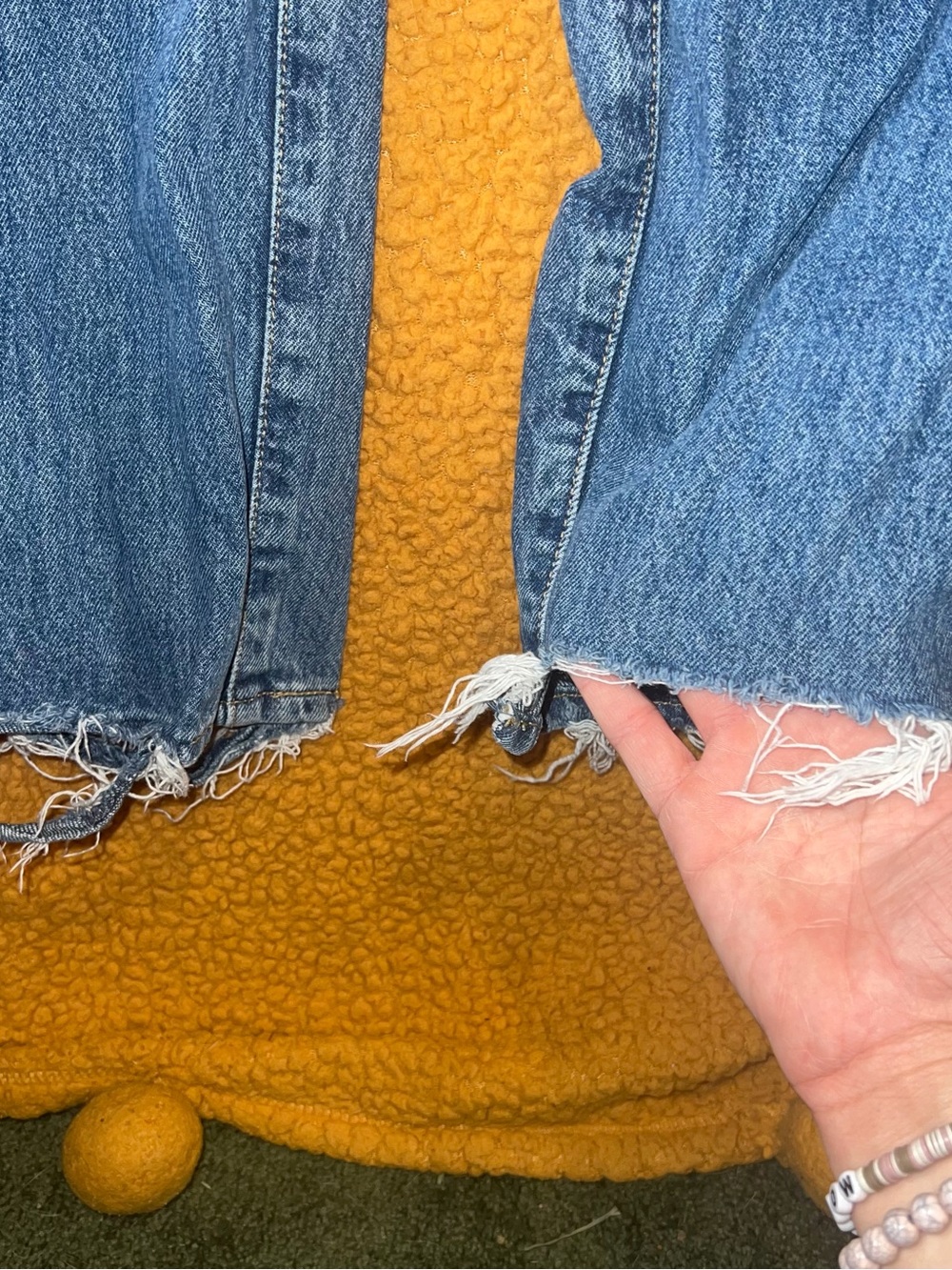 Levi’s Distressed ‘94 Baggy Jeans in Medium Blue Denim - Picture 6 of 8